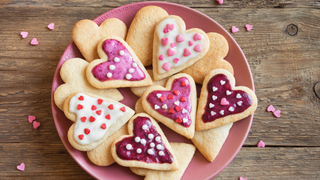 “Build The Wall” Valentine’s Day cookie baker un-apologizes, says people should “lighten up”<em></em>